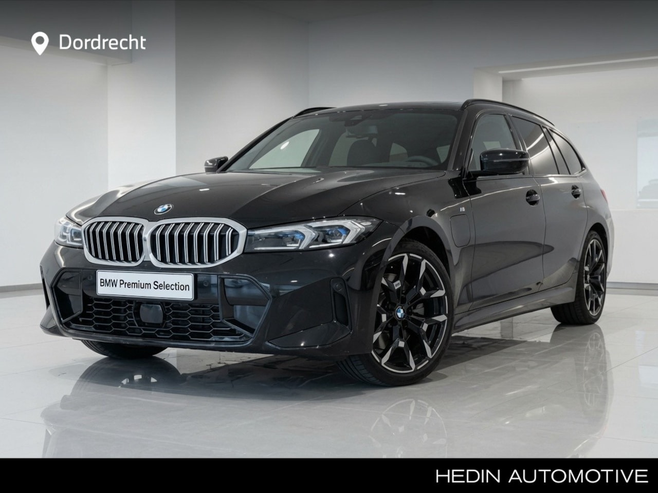 BMW 3-serie Touring - 330e M-Sport | 19" | Pano | Harman Kardon | Trekhaak | - AutoWereld.nl