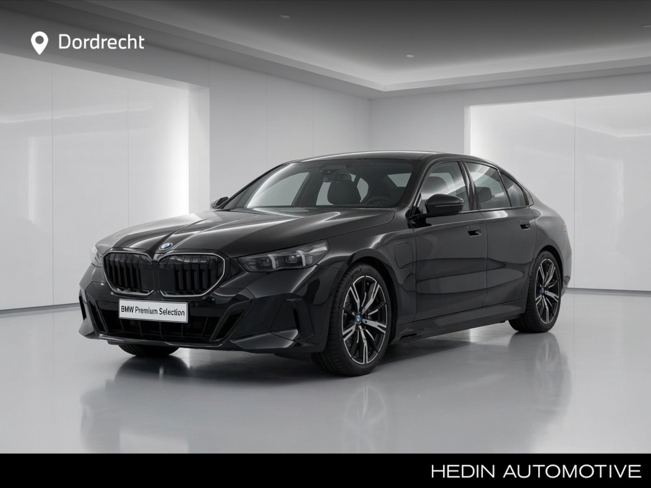 BMW 5-serie - 530e M-Sport Pro | Pano | 20" | Trekhaak | Comfortzetels | - AutoWereld.nl