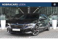 BMW 5-serie Touring - 550e xDrive M Sport Automaat / Panoramadak / Trekhaak / Stoelventilatie / Adaptieve LED /
