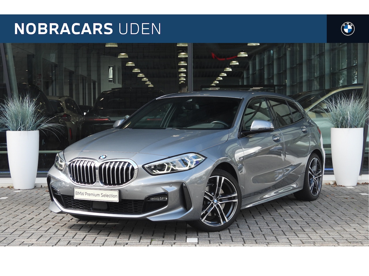 BMW 1-serie - 118i M Sport Automaat / Sportstoelen / Comfort Access / Adaptieve LED / Getint glas - AutoWereld.nl