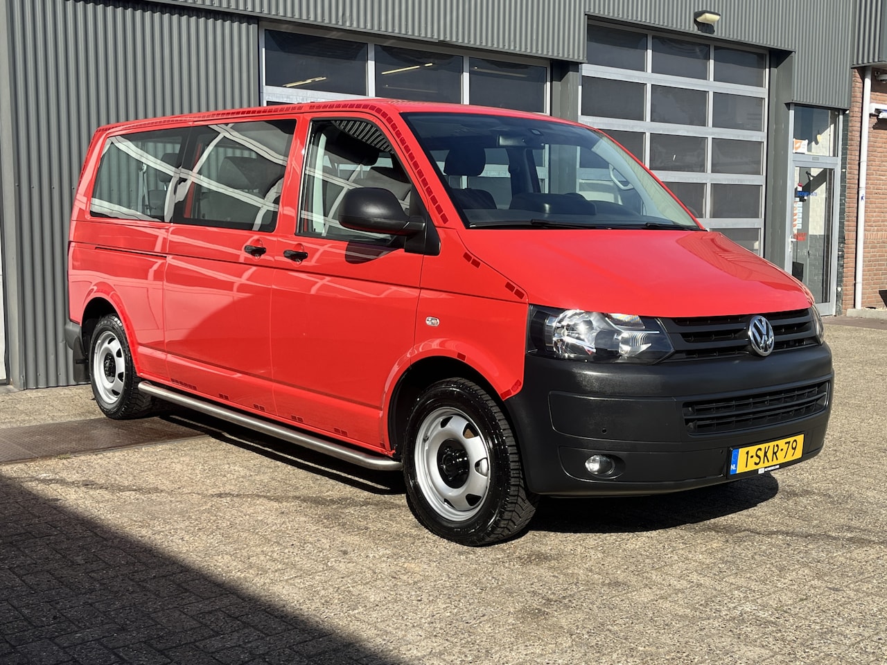 Volkswagen Transporter Kombi - 2.0 TDI L2H1 140pk BPM/ BTW vrij Airco Cruise control Trekhaak Verlengde uitvoering 1e eig - AutoWereld.nl