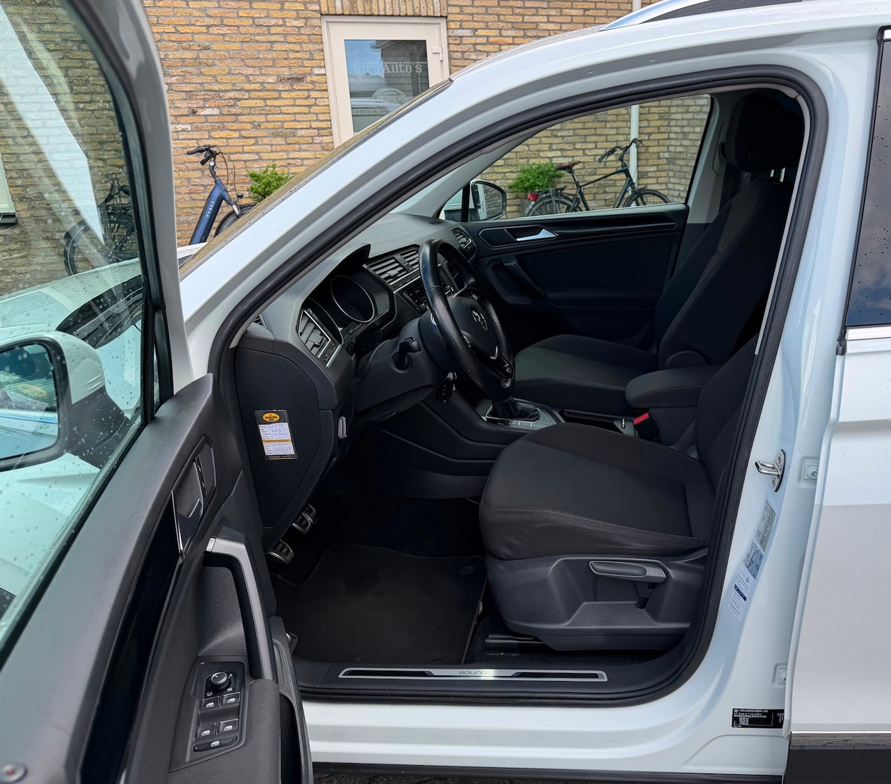 Volkswagen Tiguan - 1.4 TSI ACT Comfortline Business R 1.4 TSI ACT Comfortline Business R Bj 2017 - AutoWereld.nl