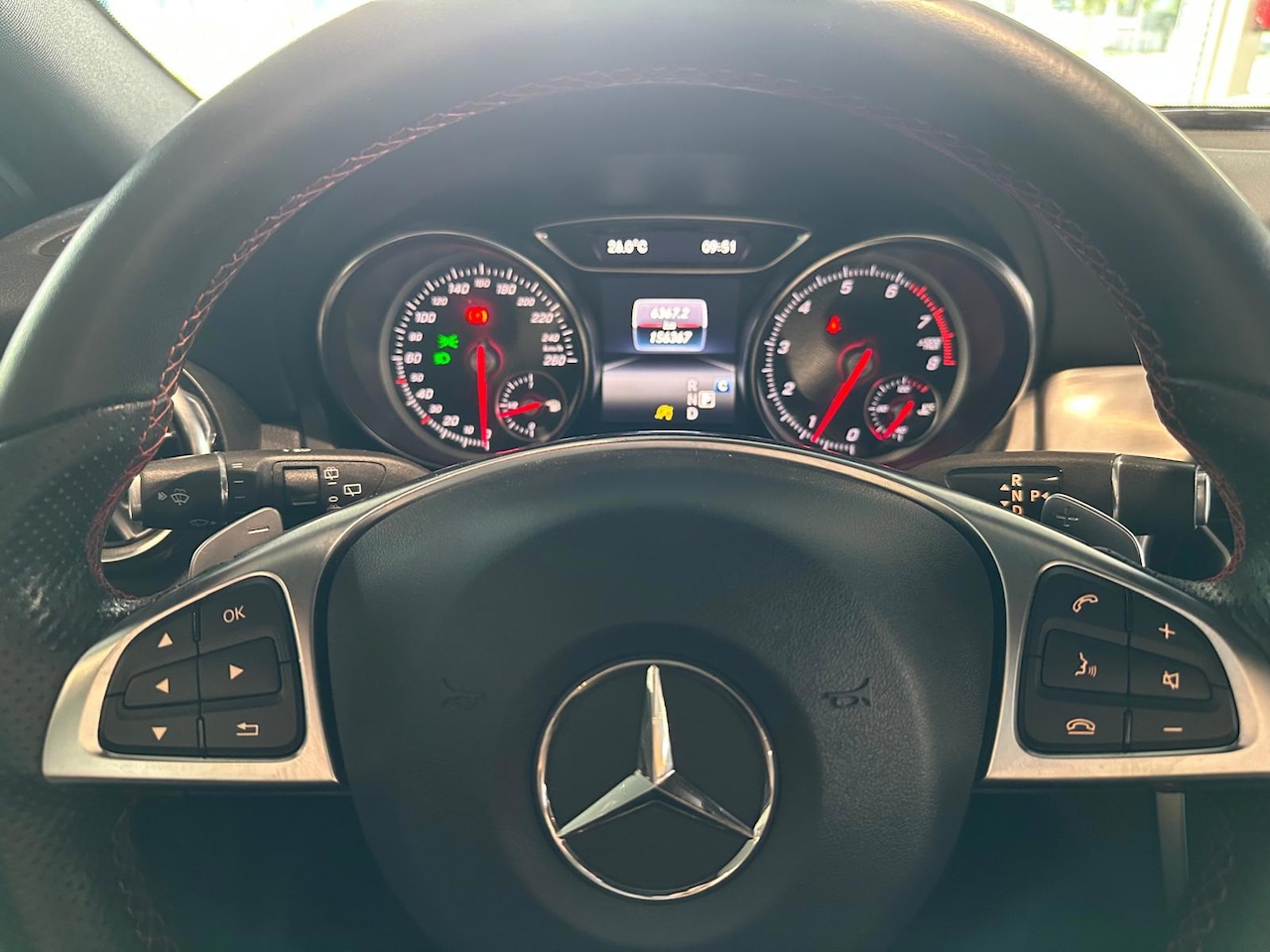 Mercedes-Benz GLA-Klasse - 180 Business Solution AMG | Pano | Night | Keyless | Camera