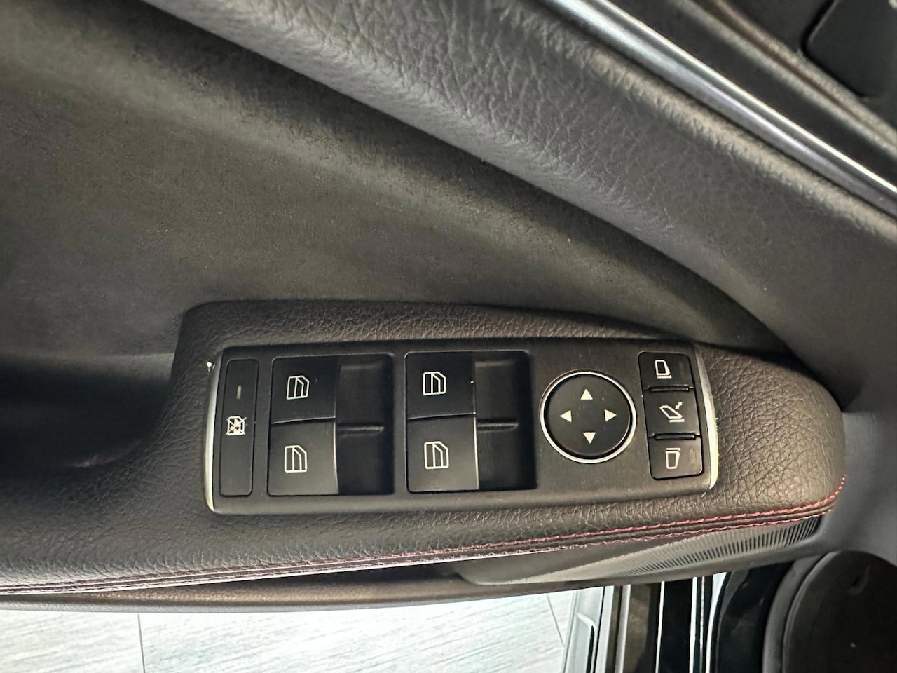 Mercedes-Benz GLA-Klasse - 180 Business Solution AMG | Pano | Night | Keyless | Camera