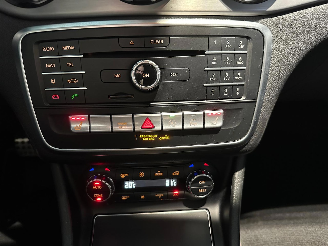 Mercedes-Benz GLA-Klasse - 180 Business Solution AMG | Pano | Night | Keyless | Camera