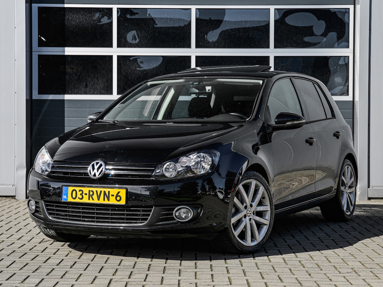 Volkswagen Golf - 1.4 TSI Highline | Schuifdak | Alcantara | Climate control | Cruise control | Stuurwielbed - AutoWereld.nl