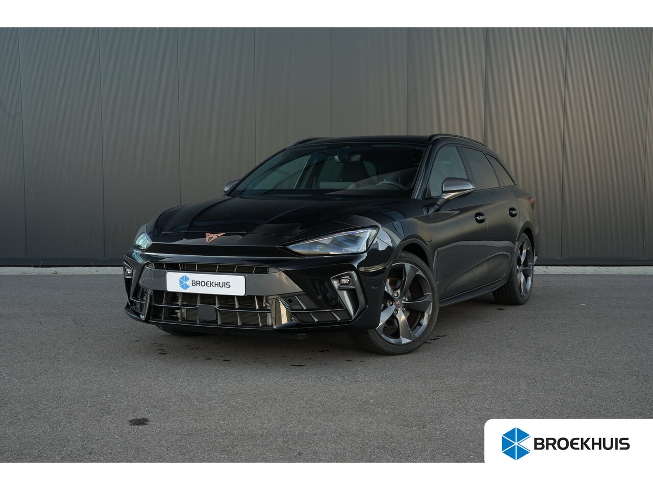 CUPRA Leon Sportstourer - 1.5 TSI e-Hybrid 204pk Business | Panoramadak | Sennheiser | Camera | Stoel & Stuurverwarm - AutoWereld.nl