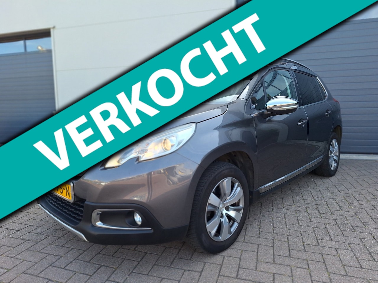 Peugeot 2008 - | 1.2 PureTech Allure | Automaat | panodak | Airco | Navigatie |Stoelverwarming | Cruise c - AutoWereld.nl