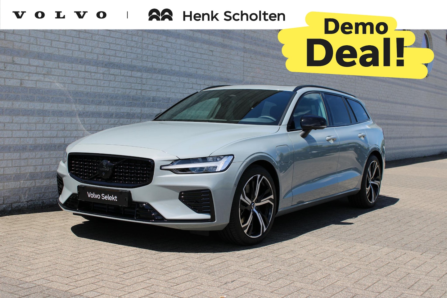 Volvo V60 - T8 Plug-in hybrid AWD Plus Perform. Ed. Dark | DEMO DEAL | Elektrisch glazen panorama-dag - AutoWereld.nl