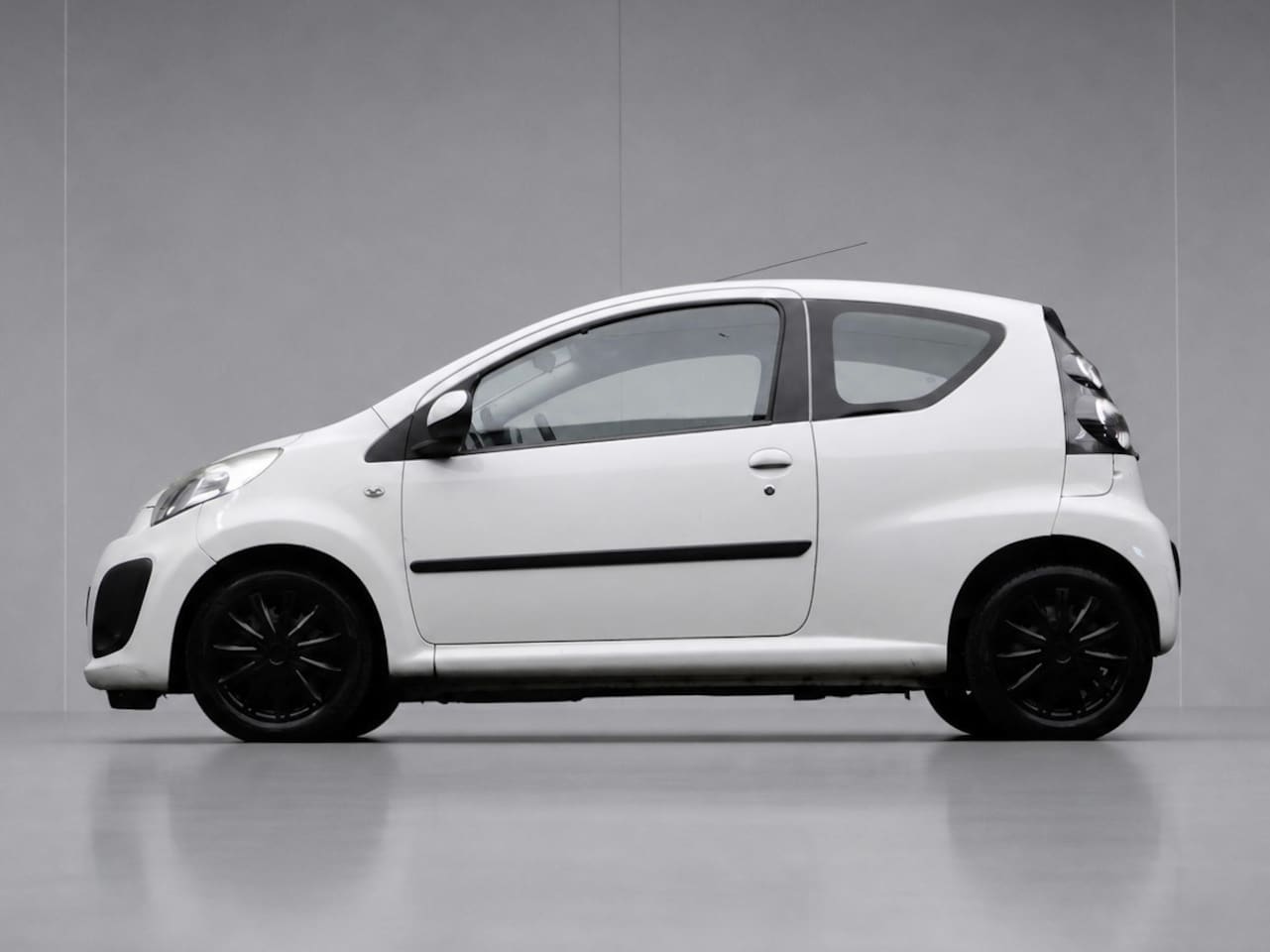 Citroën C1 - 1.0 Tendance Sport (AIRCO,TOERENTELLER,FACE LIFT,BLACK AND WHITE EDITION,ELEKTRISCH PAKKET - AutoWereld.nl
