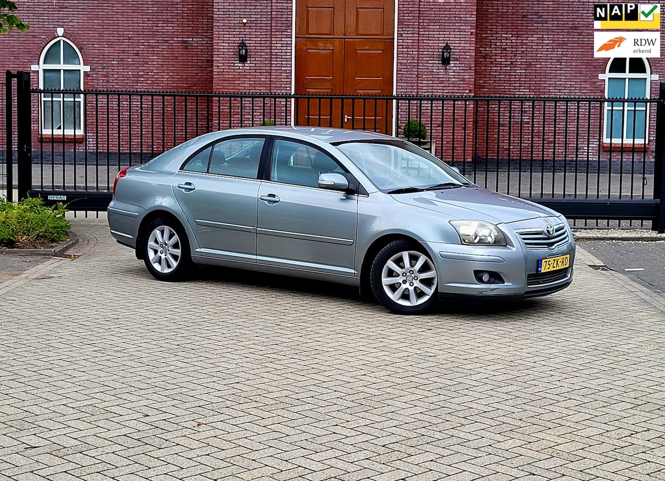 Toyota Avensis - 1.8 VVTi Luna / 1e Eigenaar / Dealer onderhouden / Nap / Airco / Trekhaak - AutoWereld.nl