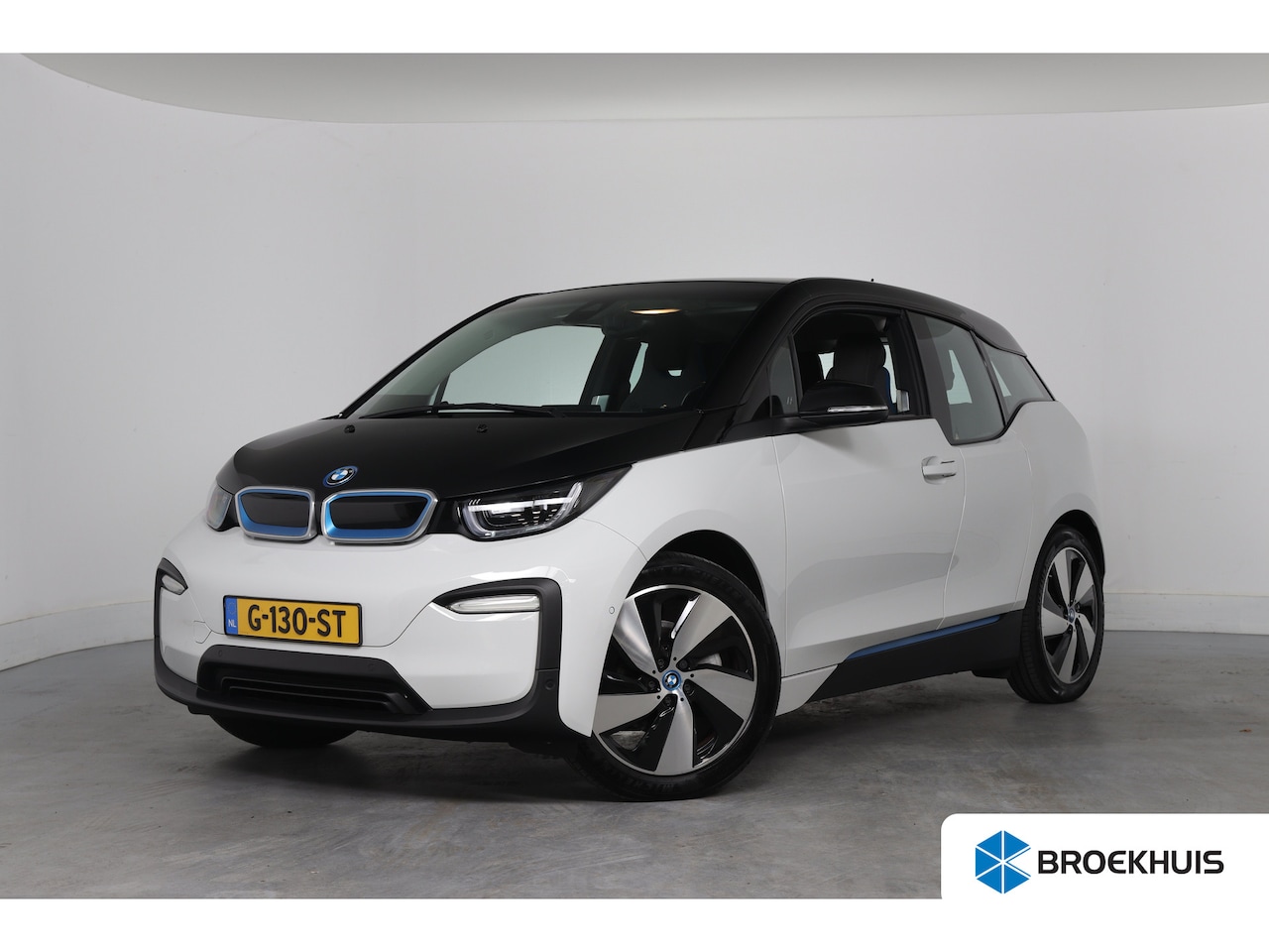 BMW i3 - Basis 120Ah 42 kWh | Navigatie | Camera | LED | Cruise Adaptive | Parkeersensoren V+A | St - AutoWereld.nl