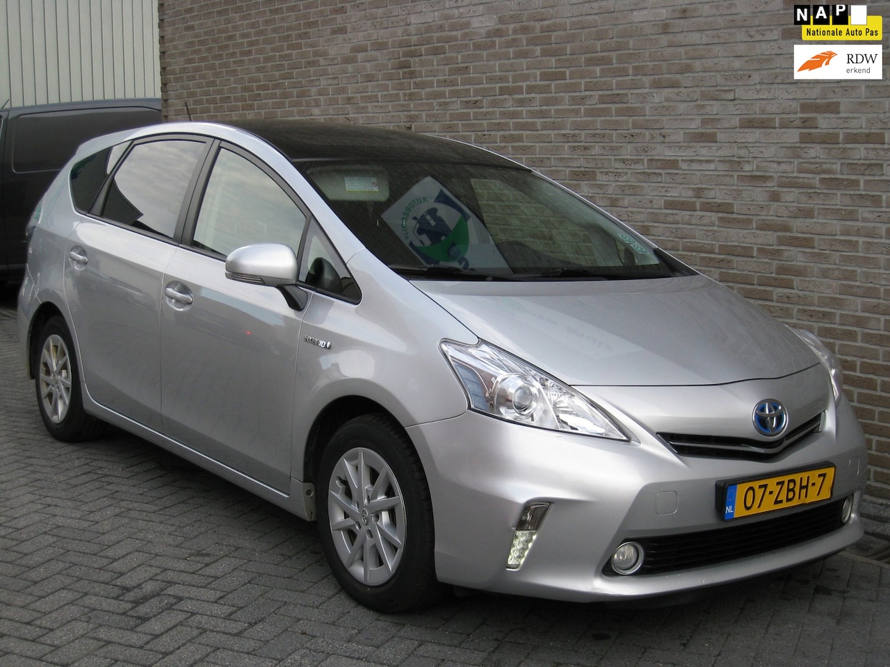 Toyota Prius Wagon - 1.8 Aspiration 96g - Achteruitrijcamera - Panoramadak - - AutoWereld.nl