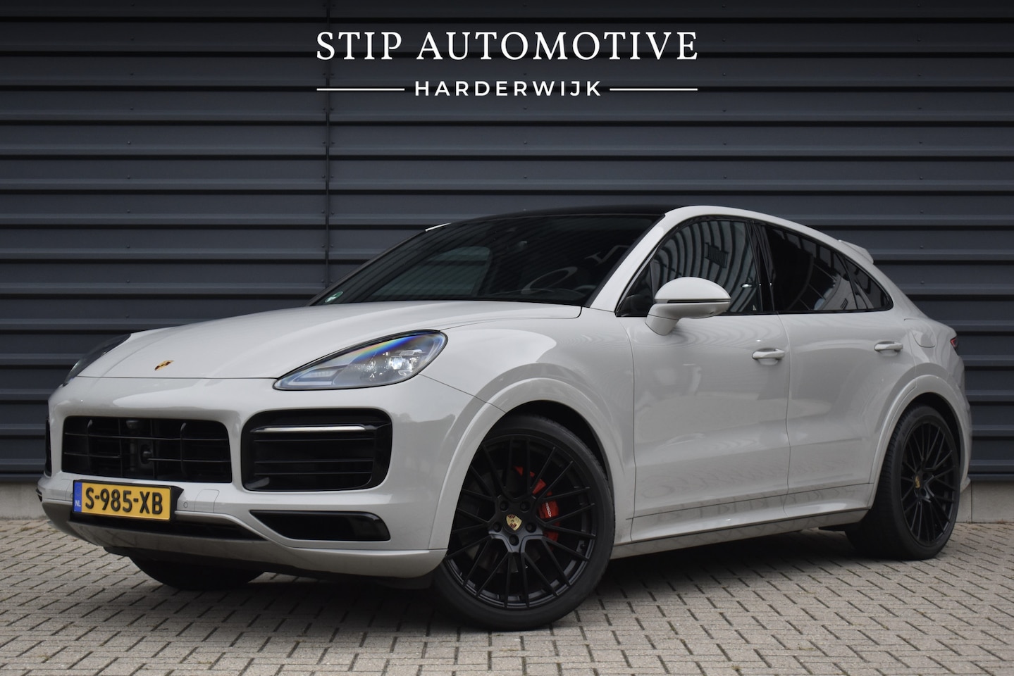 Porsche Cayenne Coupé - 3.0 E-Hybrid Platinum Edition SportDesign *Krijt* | Sportuitlaat | ACC | Trekhaak | Ventil - AutoWereld.nl