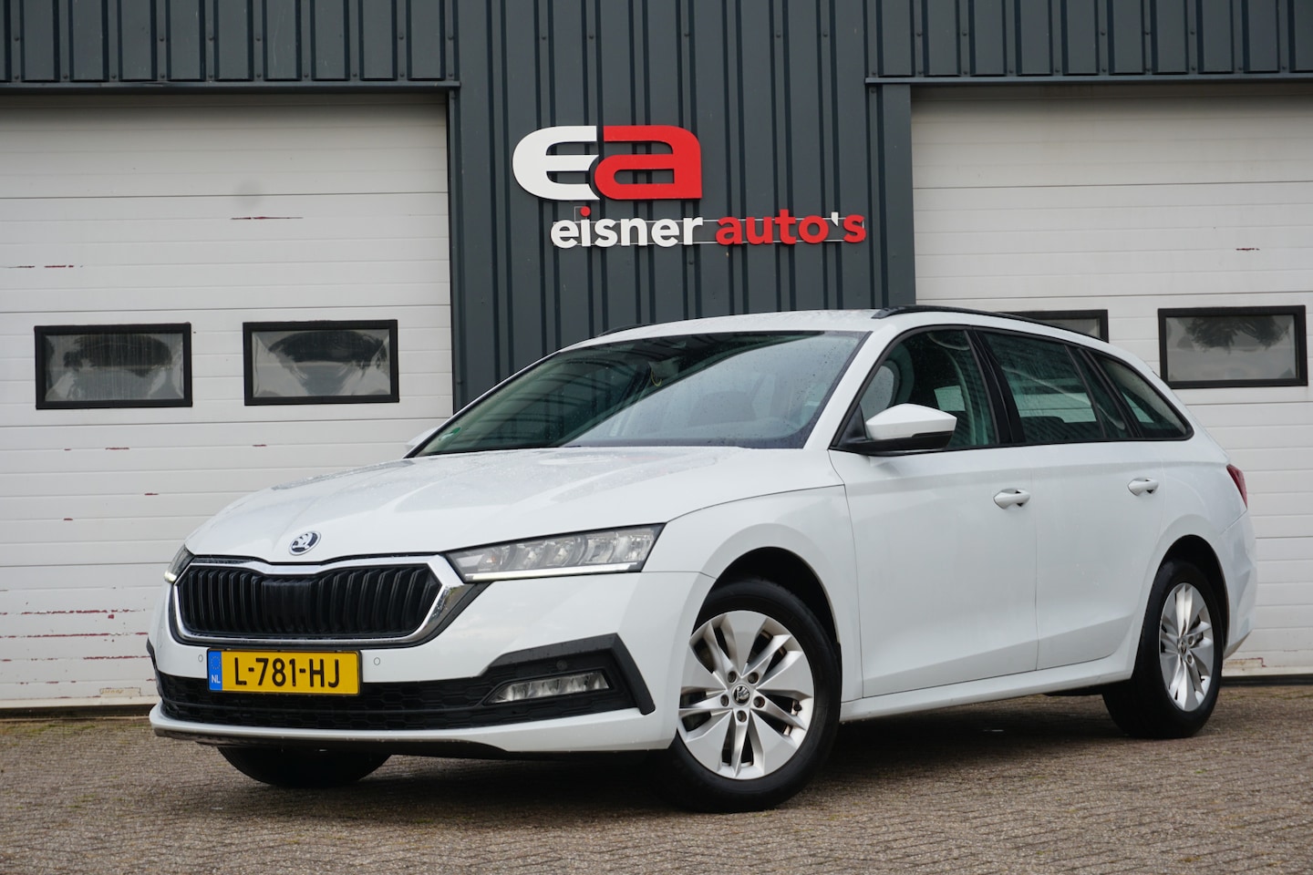 Skoda Octavia Combi - 1.0 TSI Business Edition | TREKHAAK | METALLIC WIT | ADAPT. CRUISE | CARPLAY | - AutoWereld.nl