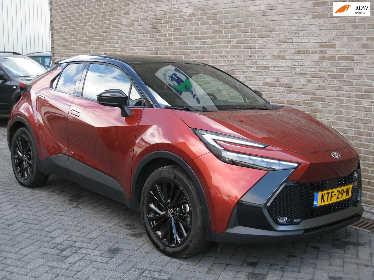 Toyota C-HR - 2.0 Plug-in Hybrid 220 GR SPORT PLUS - 1eig! - BTW-voertuig - - AutoWereld.nl