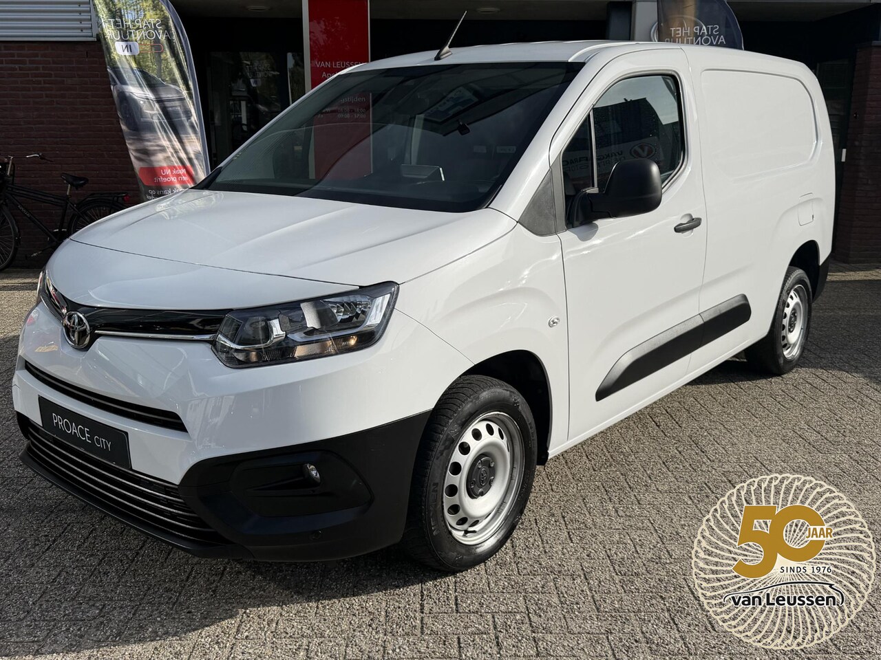 Toyota ProAce City - 1.5 D-4D Challenger L2 Long LIVE-PAKKET APPLE/ANDROID PARK-SENSOR LAADBEKL-KUNSTSTOF - AutoWereld.nl