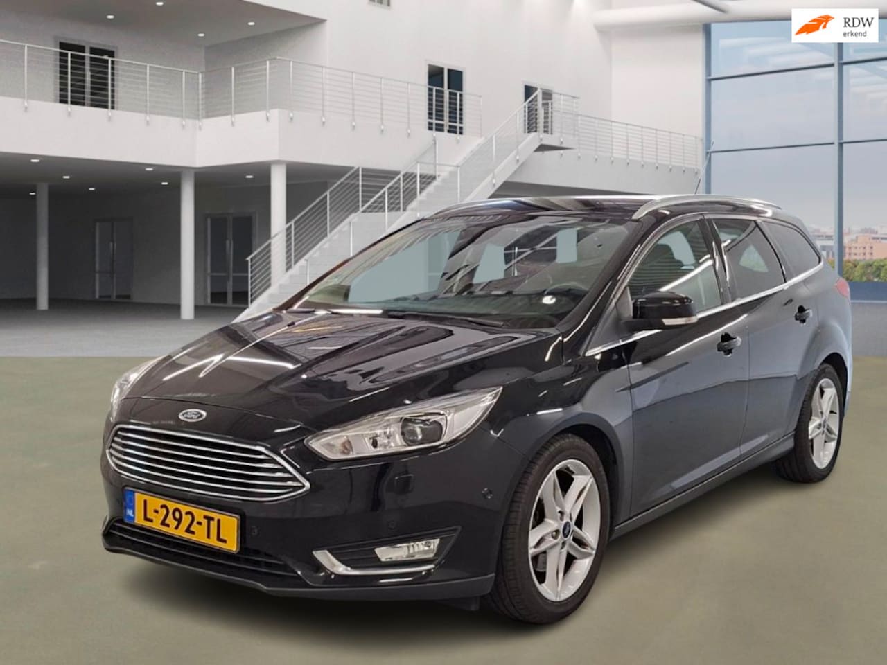 Ford Focus Wagon - 1.5 Titanium|XENON|CAMERA|PSENSOR|HALFLEDER|ELEKSTOELEJ|STOELVERW|NAVI| - AutoWereld.nl