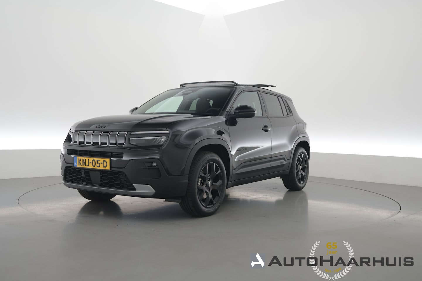 Jeep Avenger - 1.2 e-Hybrid Black Edition | Rijklaar! | Pano | JBL Audio | Adapt. Cruise | Camera | 17'' - AutoWereld.nl