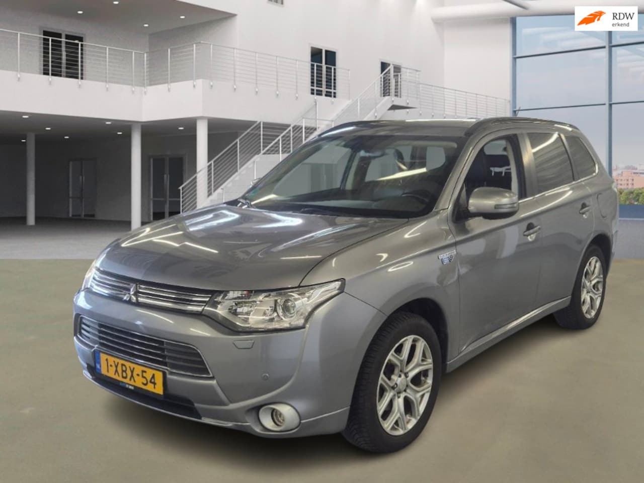Mitsubishi Outlander - 2.0 PHEV Instyle/NWE APK/ECC/AUT/PANO/CRUISE/NAVI/TREKHAAK/LEDER - AutoWereld.nl