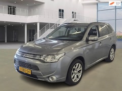 Mitsubishi Outlander - 2.0 PHEV Instyle/NWE APK/ECC/AUT/PANO/CRUISE/NAVI/TREKHAAK/LEDER
