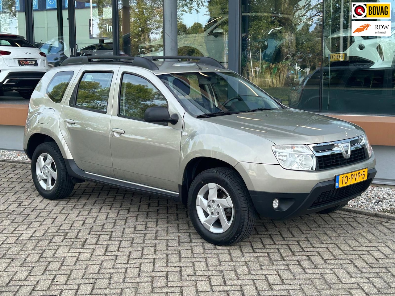 Dacia Duster - 1.6 Lauréate 2wd / WINTERSET - AutoWereld.nl