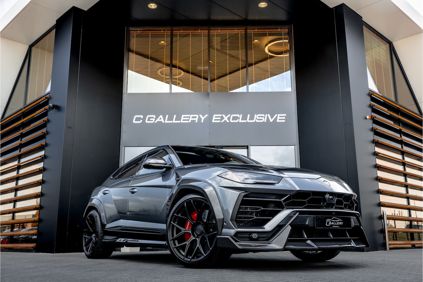 Lamborghini Urus - 4.0 V8 | CT Carbon Widebody | Pano | B&O 3D | Stoelkoeling - AutoWereld.nl
