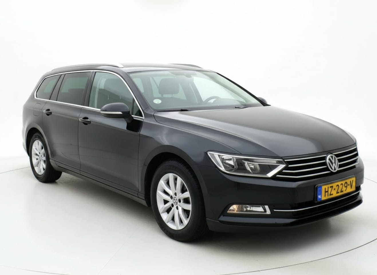Volkswagen Passat Variant - 1.6 TDI Business Edition Pano-Camera-Navi - AutoWereld.nl
