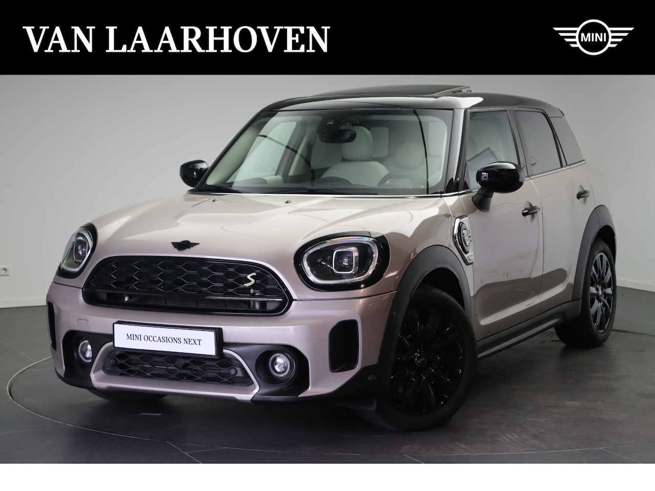 MINI Countryman - Cooper SE ALL4 Automaat / Panoramadak / Achteruitrijcamera / Active Cruise Control / LED / - AutoWereld.nl