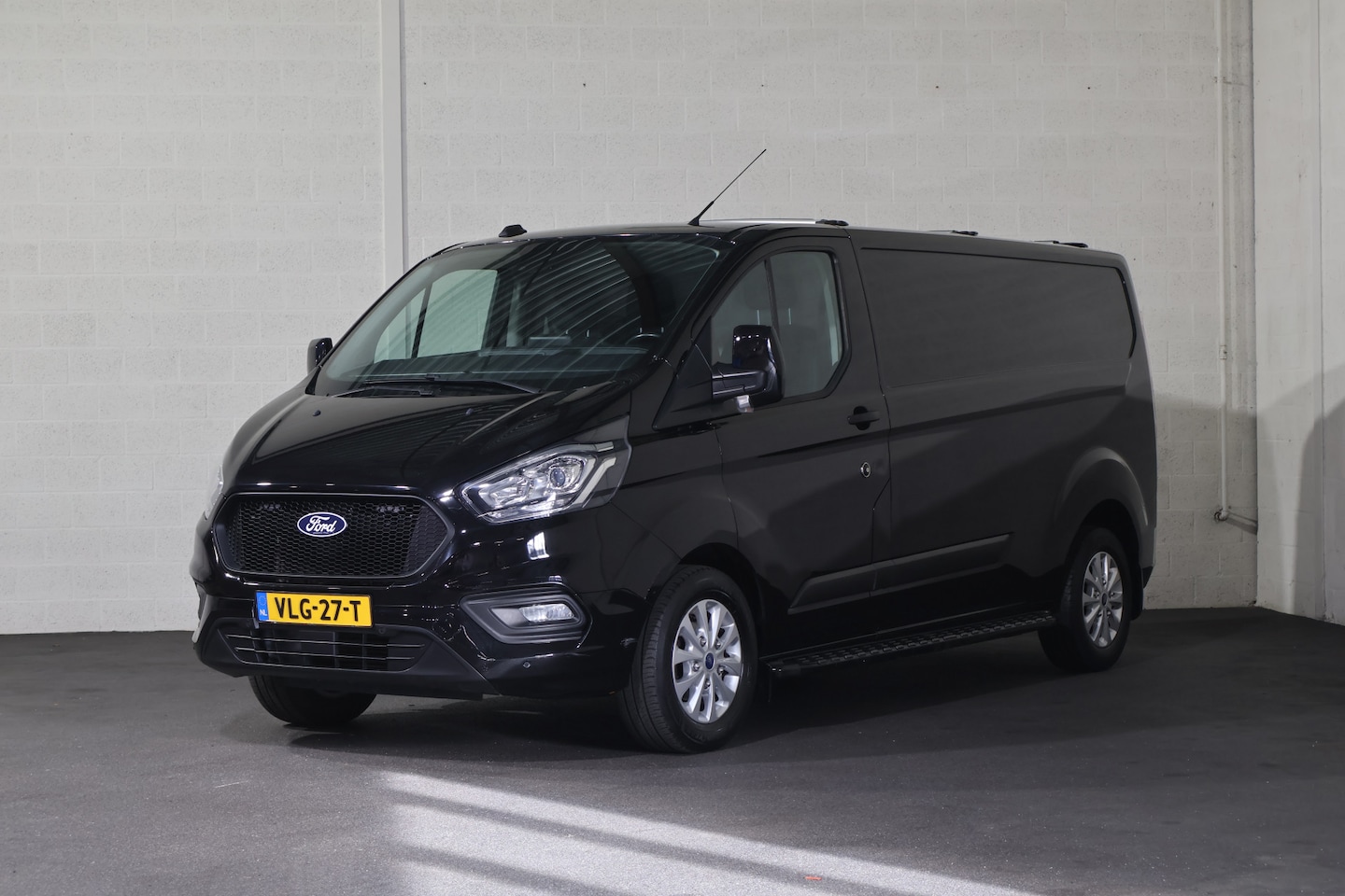 Ford Transit Custom - 2.0 TDCI L2 H1 Limited Automaat Airco Camera - AutoWereld.nl
