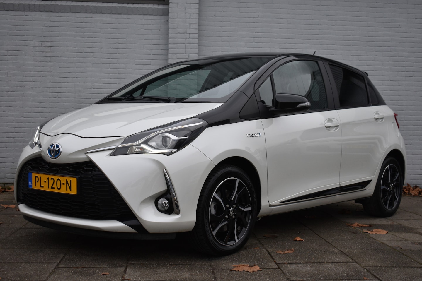 Toyota Yaris - 1.5 Hybrid Bi-Tone Automaat 100pk |  Achteruitrijcamera | Cruise control | Bluetooth | Dea - AutoWereld.nl