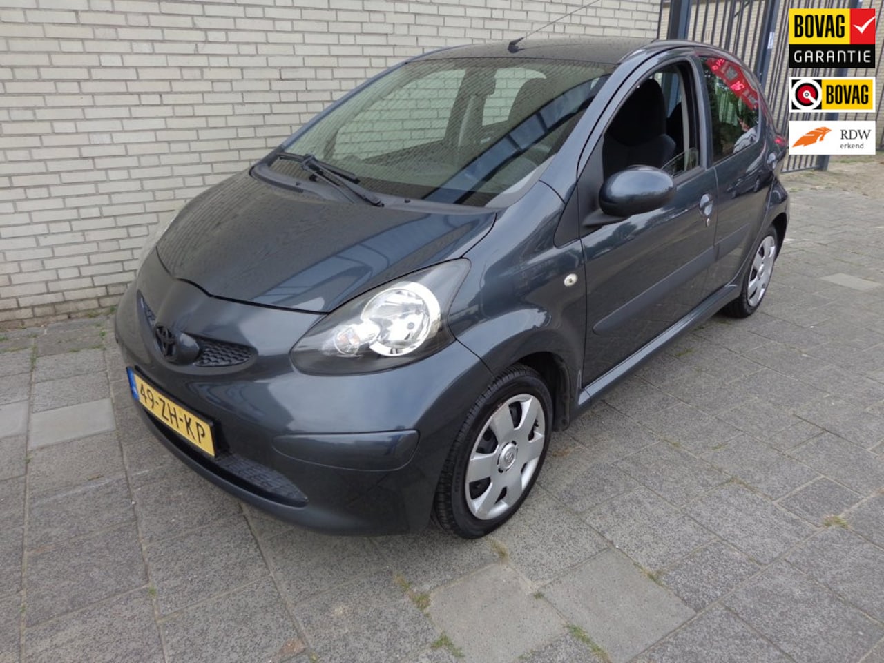 Toyota Aygo - 1.0-12V + NIEUWE APK/AFLBEURT 3 MAANDEN GARANTIE - AutoWereld.nl