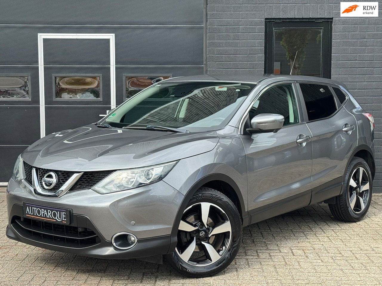 Nissan Qashqai - 1.6 N-Connecta - Compleet onderhoud - Zeer nette auto - AutoWereld.nl