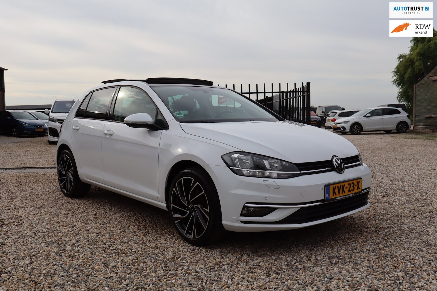 Volkswagen Golf - 1.0 TSI Comfortline PANO KEYLESS APP CONNECT - AutoWereld.nl