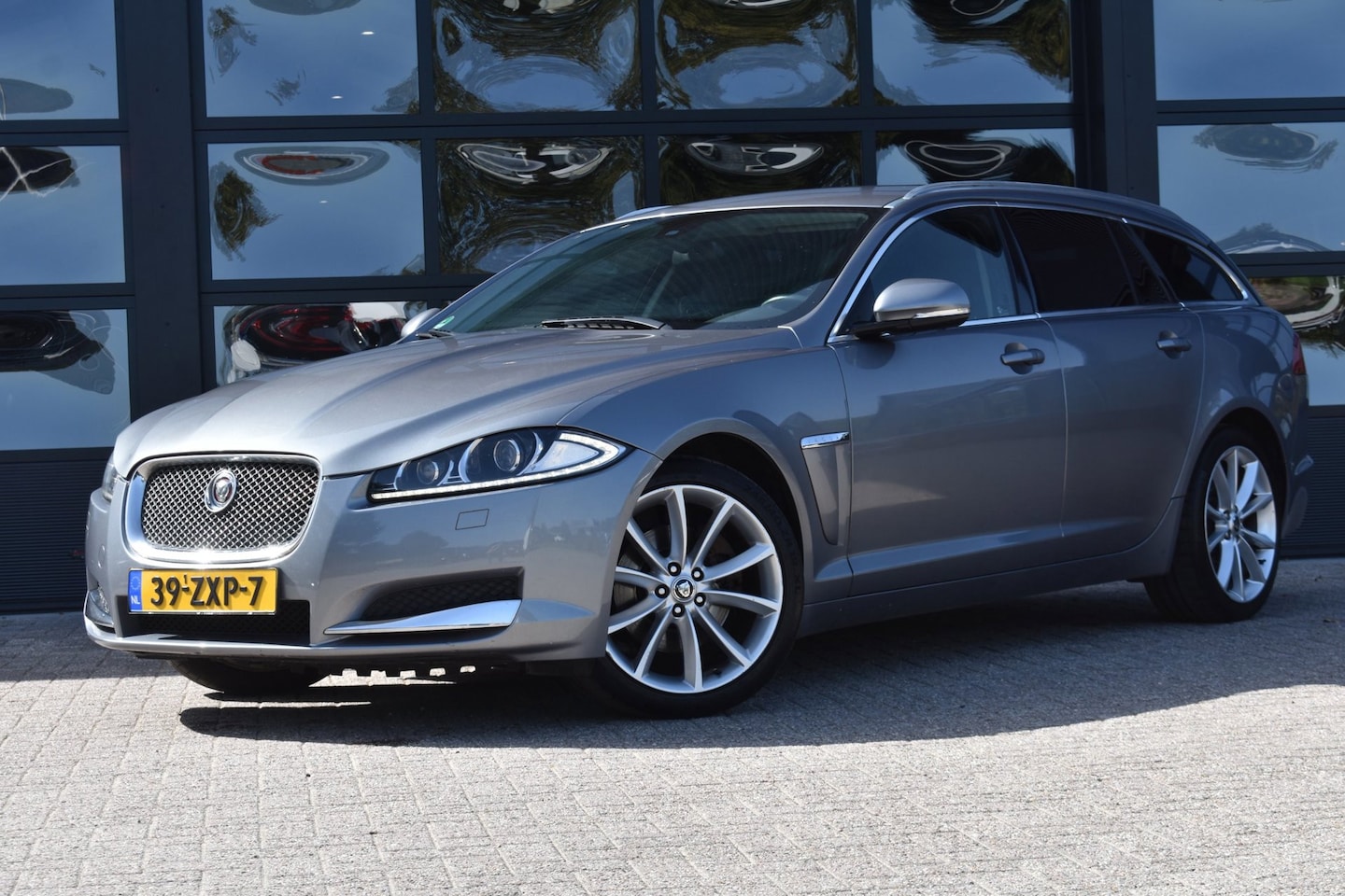 Jaguar XF Sportbrake - 2.2D Premium Business Edition '13 Xenon Leder Navi Clima Cruise Inruil mogelijk - AutoWereld.nl