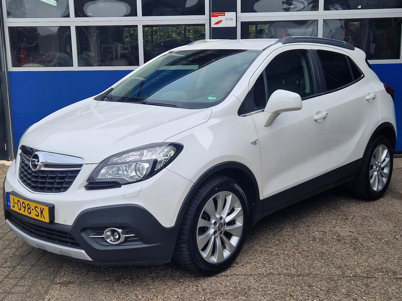 Opel Mokka - 1.6 Cosmo / Trekhaak / Leder / Navigatie / Stoel-stuurverwarming / Cruise control / Camera - AutoWereld.nl