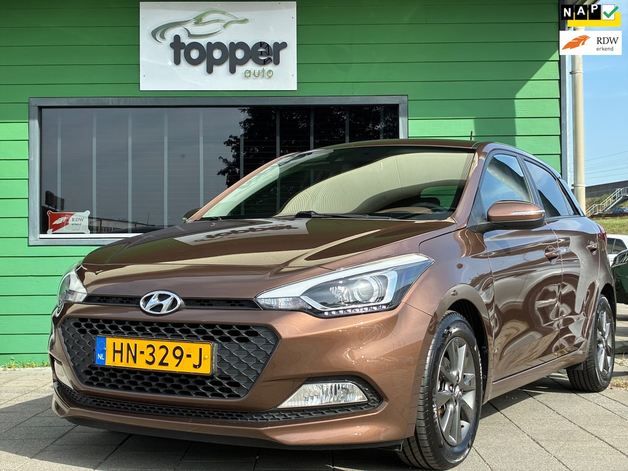 Hyundai i20 - 1.2 HP i-Motion Comfort|Navigatie|Camera|PDC|CruiseControl|Climatronic|NAP| - AutoWereld.nl