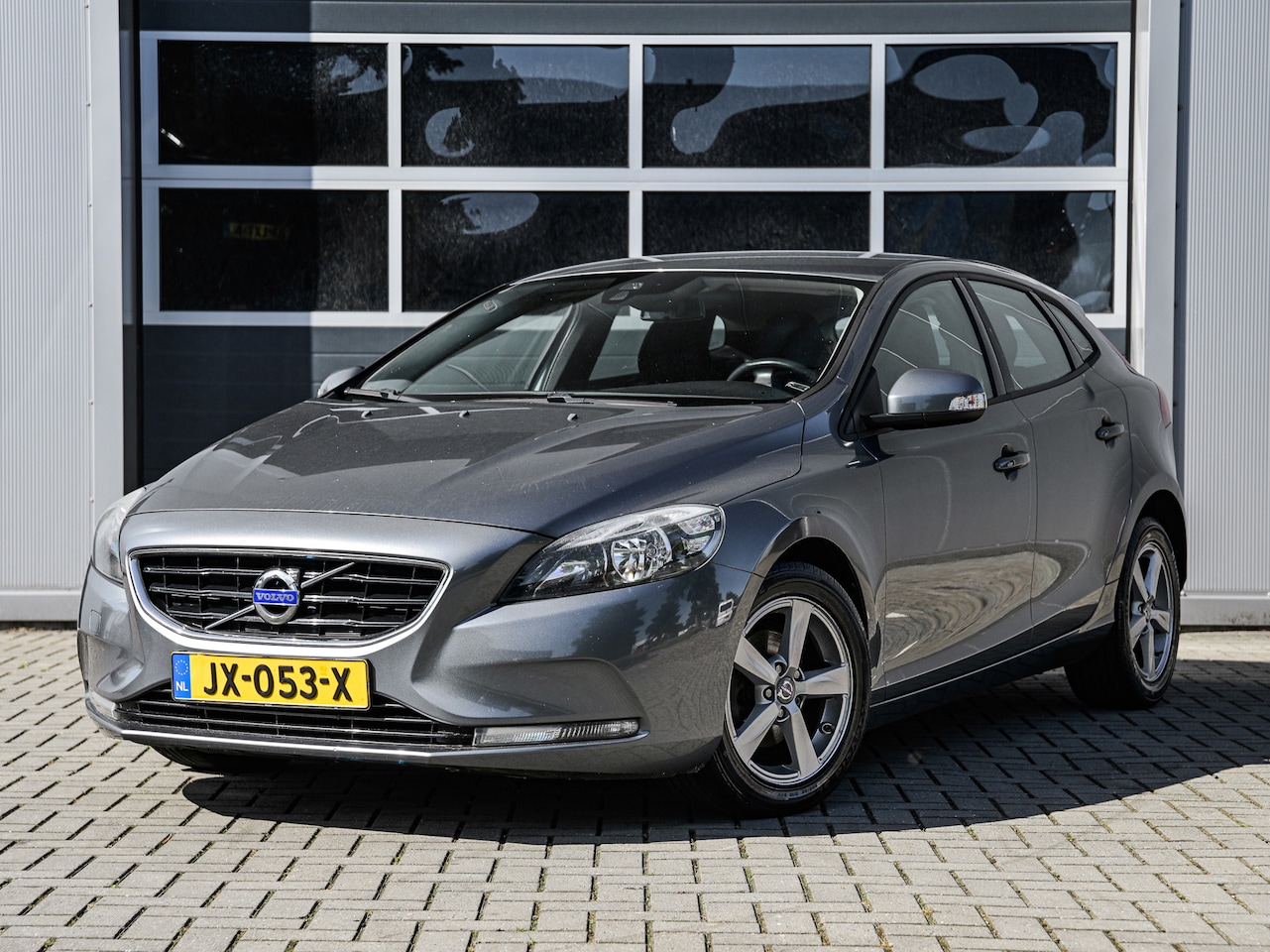 Volvo V40 - 1.6 D2 Momentum | Navi | Climate control | Cruise control | PDC - AutoWereld.nl