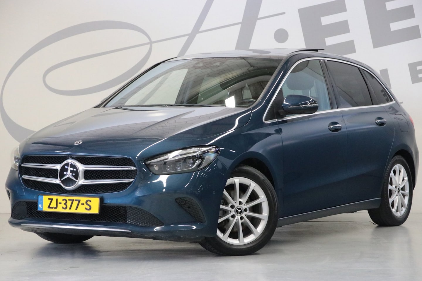 Mercedes-Benz B-klasse - 180 Apple carplay/ Memory/ Panoramaschuifdak - AutoWereld.nl