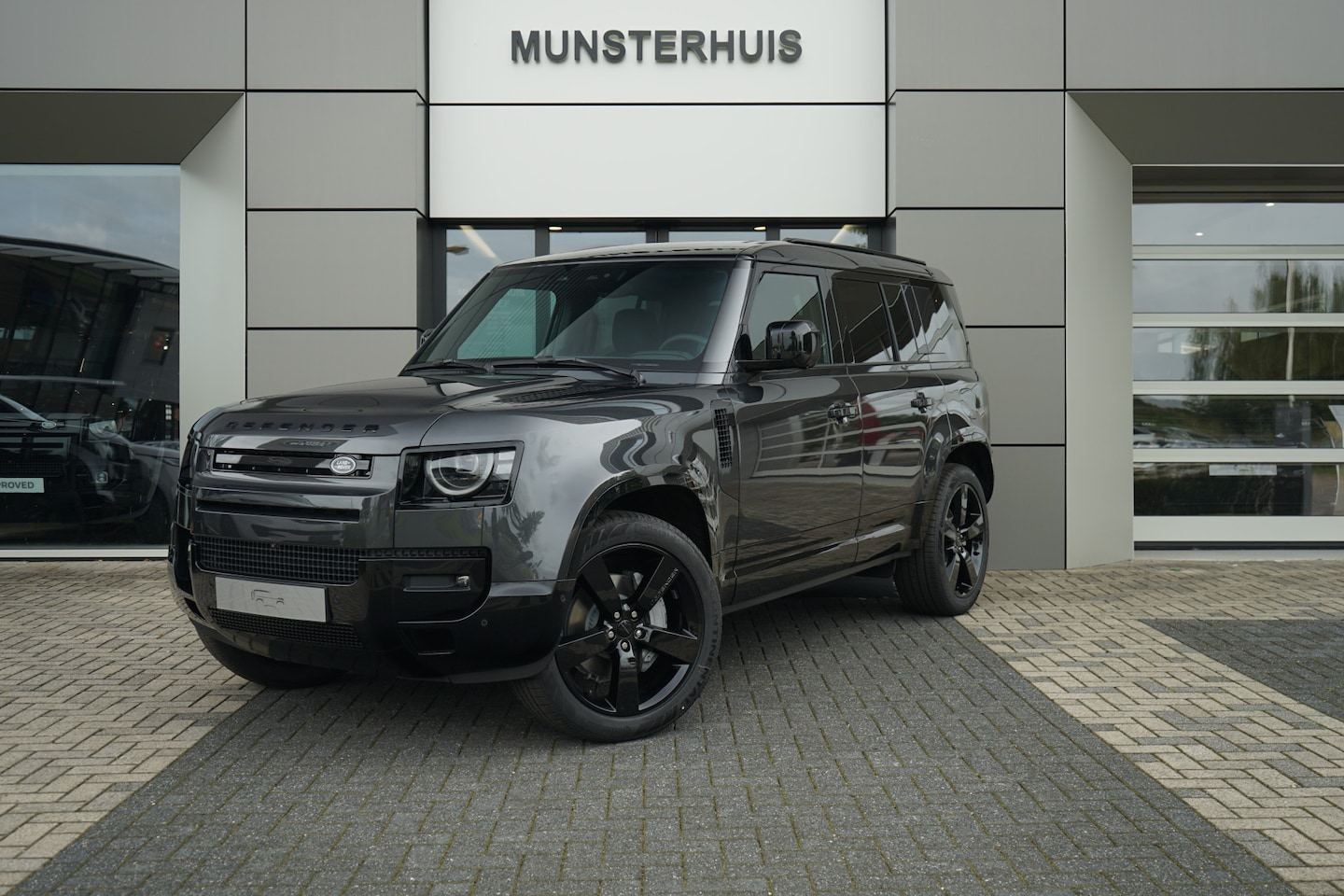 Land Rover Defender 110 - 2.0 P300e 110 Dynamic SE Edition | Schuif/Kantel dak | Elektrische trekhaak | - AutoWereld.nl