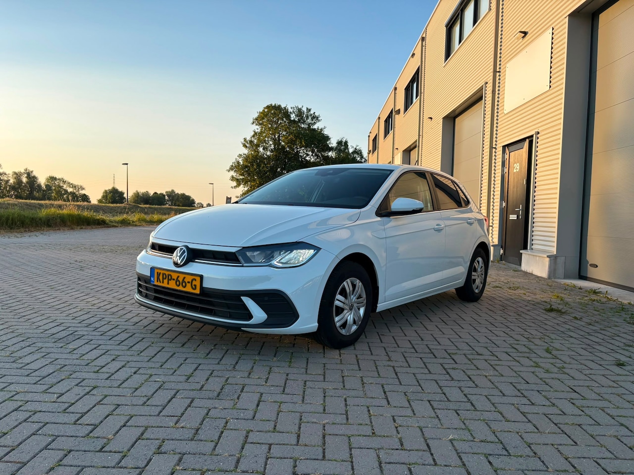 Volkswagen Polo - 1.0 MPI Polo Life | Carplay, LED - AutoWereld.nl