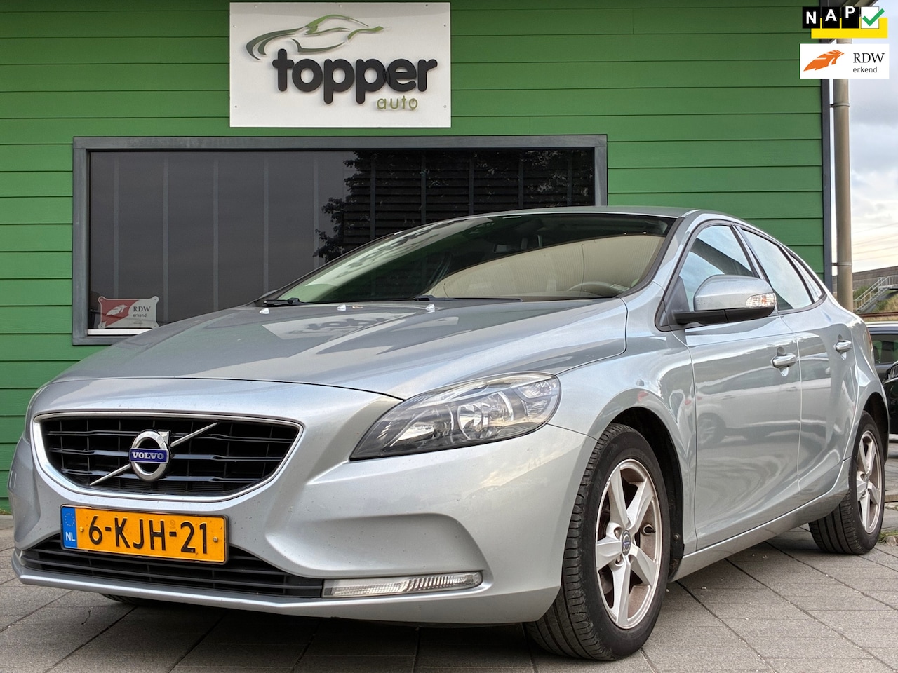 Volvo V40 - 1.6 D2|1e Eigenaar|Camera|Navigatie|Airco|CruiseControl|PDC|NAP| - AutoWereld.nl