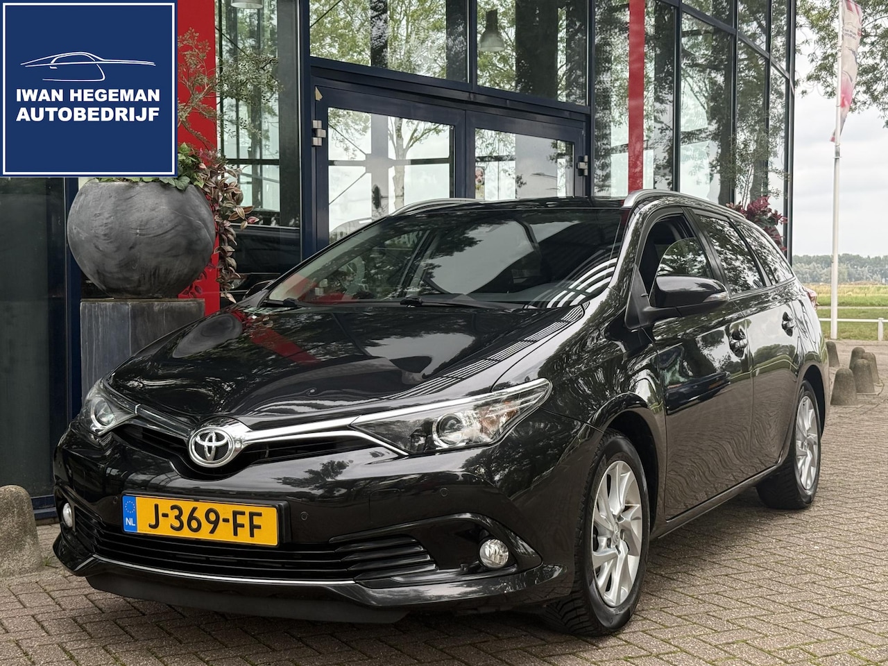 Toyota Auris Touring Sports - 1.2T Trend | Panoramadak | Navigatie | ECC | PDC + Camera | LM Velgen | Trekhaak | - AutoWereld.nl