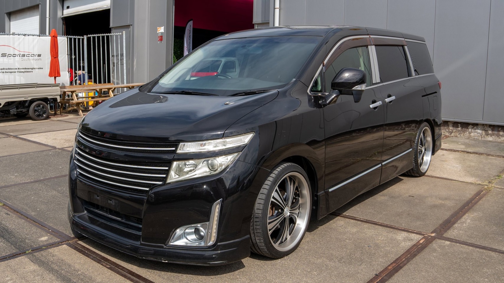 Nissan Elgrand - Highway Star 350 - JDM Import! - AutoWereld.nl