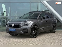 Volkswagen Touareg - 3.0 TSi Plug-In eHybrid 4MOTION R 462pk Luchtvering / Massage Stoelen / Trekhaak