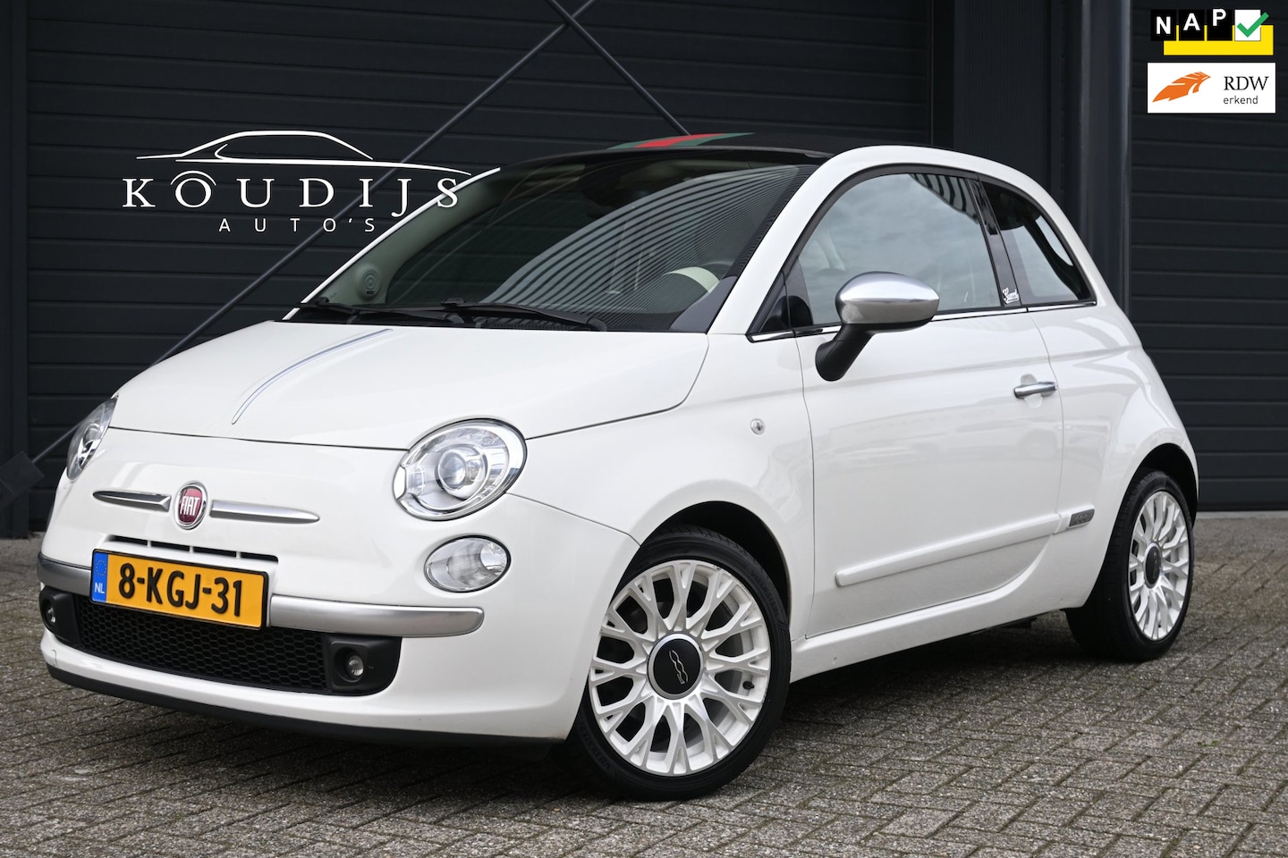 Fiat 500 C - 0.9 TwinAir by Gucci 0.9 TwinAir by Gucci, Leder, Xenon, Cabrio, Bluetooth, Climate, PDC - AutoWereld.nl