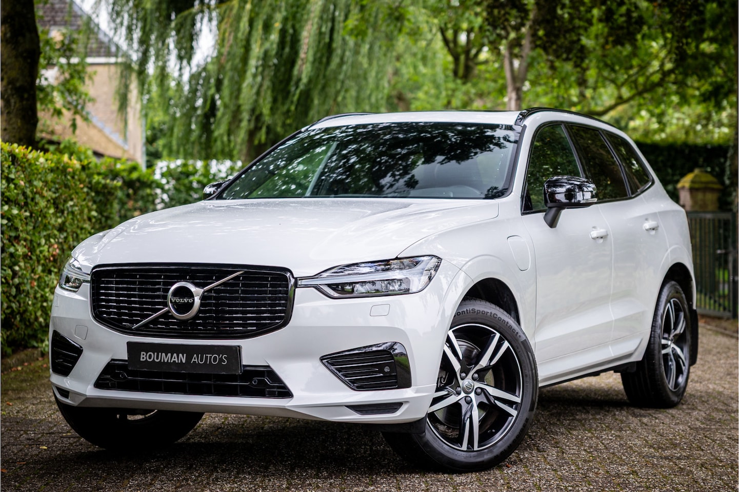 Volvo XC60 - 2.0 Recharge T8 AWD R-Design Crystal Parelmoer Harman Kardon Memory Camera - AutoWereld.nl