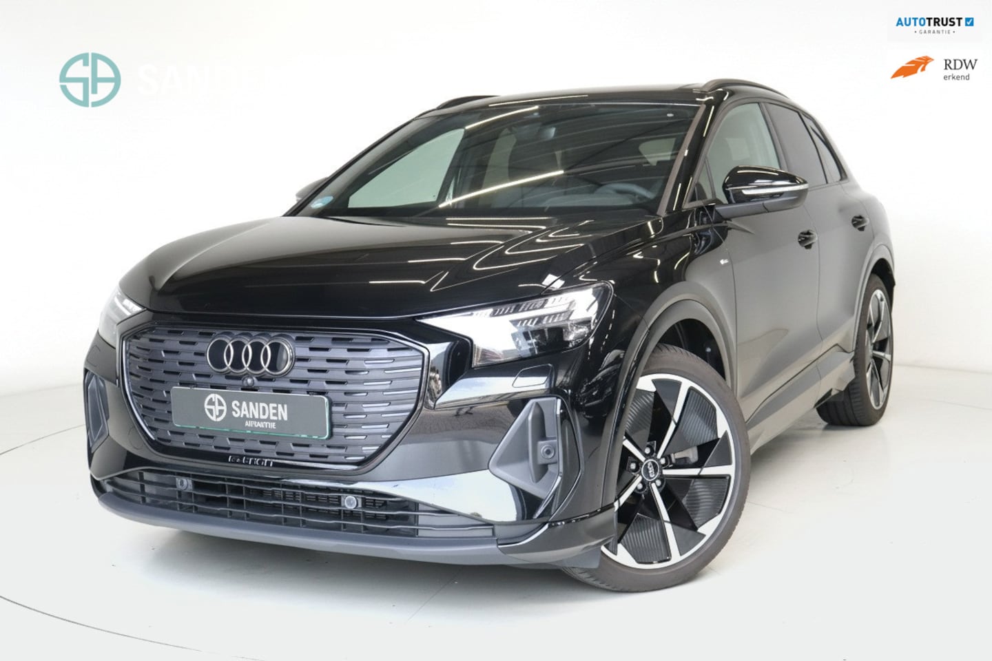 Audi Q4 e-tron - 45 quattro S Line 82 kWh|S line interieur en exterieur|Navi|Panodak|LEDmatrix|Camera|Black - AutoWereld.nl