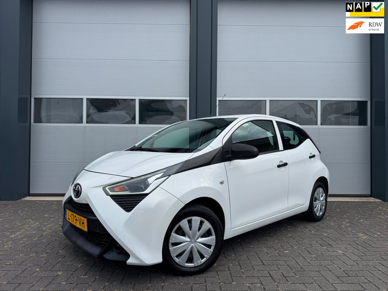 Toyota Aygo - 1.0 VVT-i x-fun 5-Deurs Dealer onderhouden BTW - AutoWereld.nl