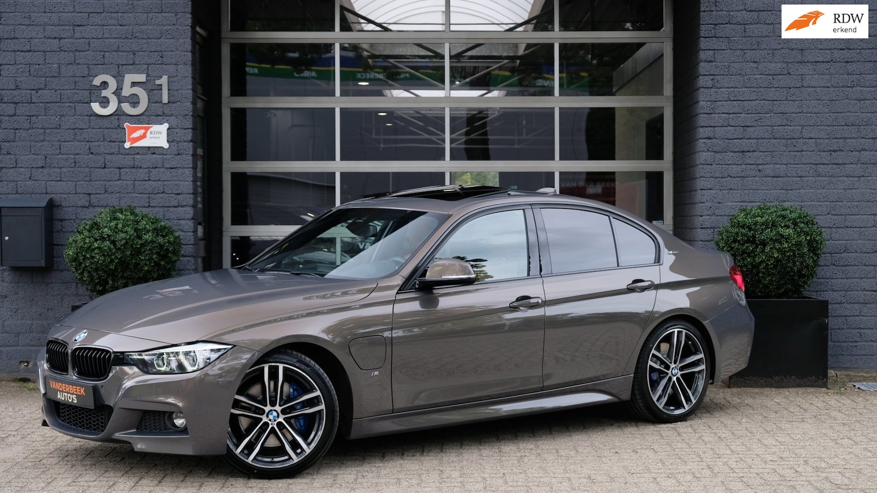 BMW 3-serie - 330e iPerformance | Individual | Schuifdak | LCI 2 - AutoWereld.nl